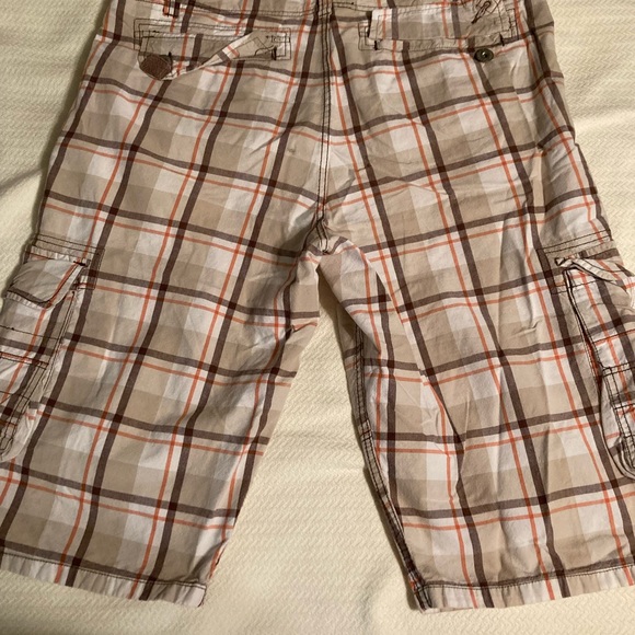 Men’s Carbon cargo shorts size 36 with stain on left front side - Picture 2 of 5